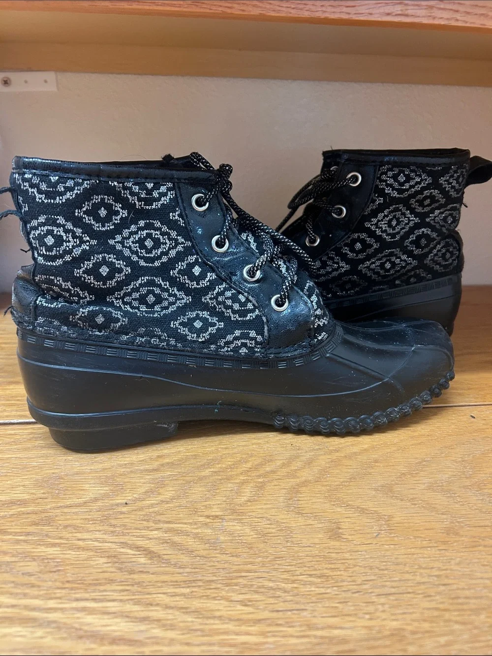 Justice Girls Black Patterned Duck Boots Sz 9